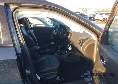 2019 Jeep Compass Limited 4X4 z USA, uszkodzony, nr VIN 3C4NJDCB1KT734286